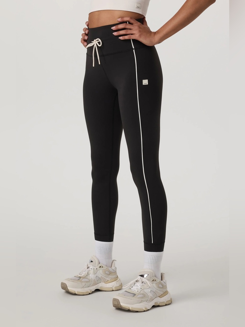 Vuori Daily Piped Drawstring leggings + Sports Bra SET Black - Picture 7 of 14